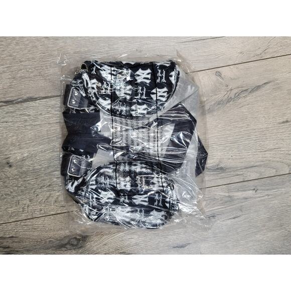 B for Betsy New York Yankees Lacquered Canvas bag - Picture 4 of 6